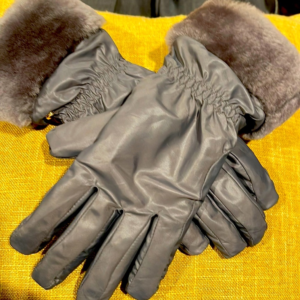 UGG WARM GLOVES (Pair)